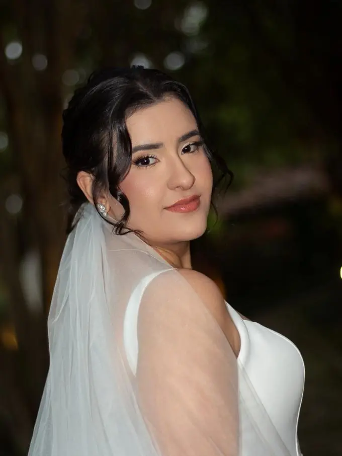 Noiva maquiada por Fernanda Stefany